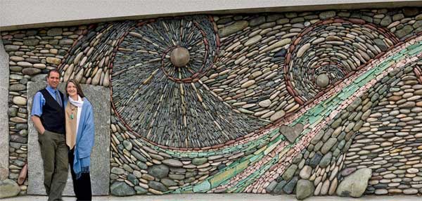 lukisan mozaik dari media batu